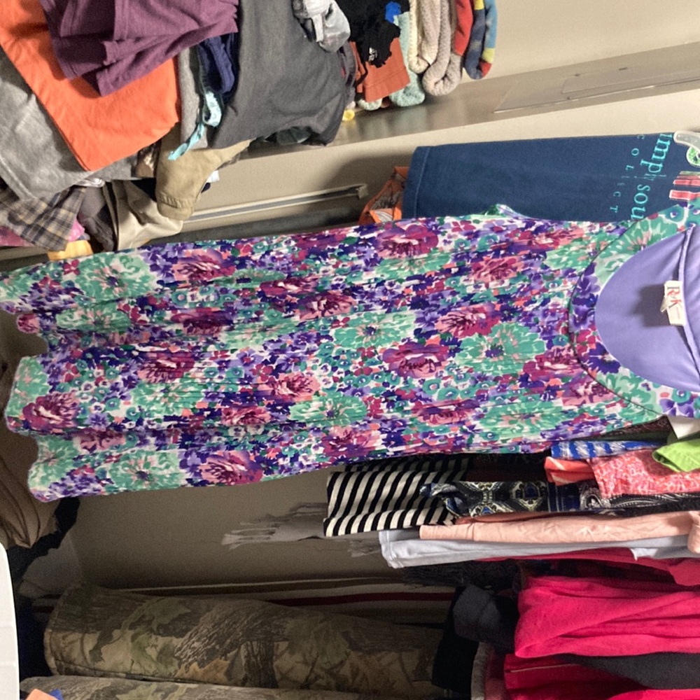 Ladies size large purple flowers dress. Tank sleeves